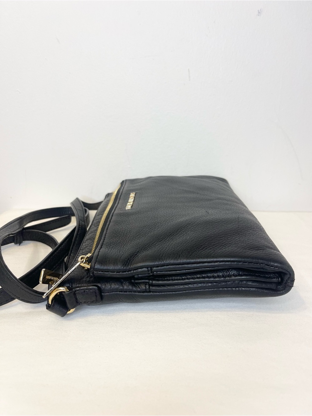 Michael Kors Leather Trisha Triple Compartment Crossbody Gold Hardware EUC - Picture 5 of 16